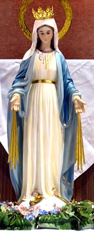 Crowned Virgin Mary statue in the Position of the Distribution of Graces